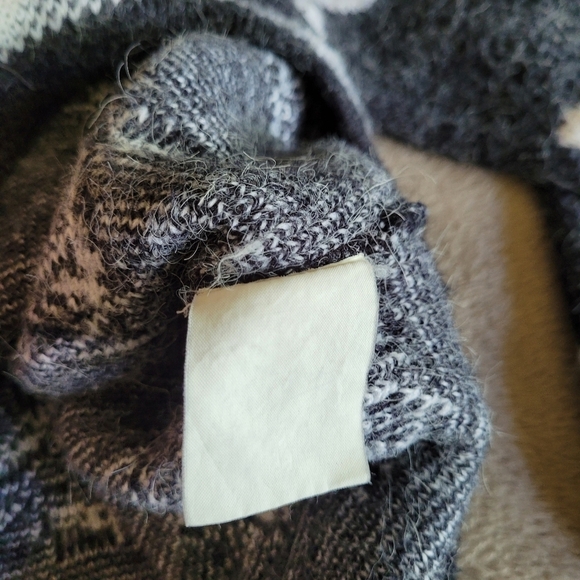 Vintage Sams Souci grey and white rose sweater size small - Picture 11 of 11